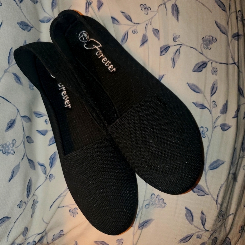 Forever 21 Black Flats for Effortless Style